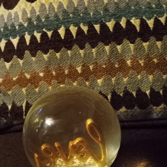 A Snow globe - Picture 3 of 4